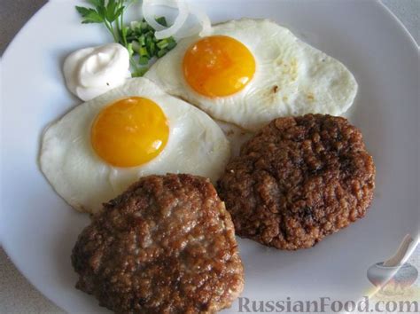 Бифштекс свиной с яйцом и грибами: сочетание фактур и ароматов
