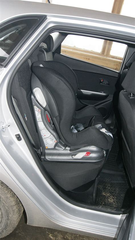 Выбор подходящего кресла Isofix для Kia Rio