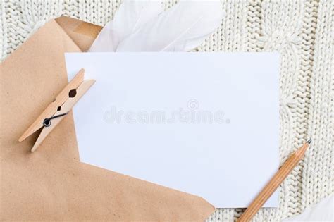 Применение карточки или пластикового картона
